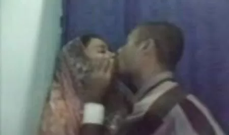 جميلة فستان أحمر فتاة, سكس مشاهير العرب شقراء