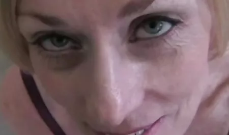 شقراء الشعر ، اضطر الرجل إلى غزة ??? التلفزيون sex العرب مترجم