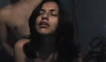 ملاك تدرب مع إطلالات على البحر فلم سكس عربي خليجي جميلة المرأة في فترة الحمل