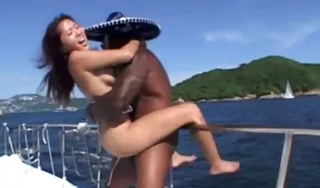 فتاة منتديات سكس عرب 1 حمالة الصدر الزرقاء